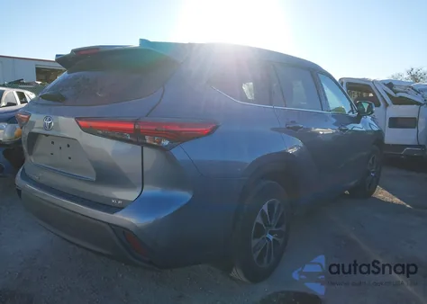 2022 Toyota Highlander Xle из США, поврежденный, VIN 5TDGZRAH4NS094241